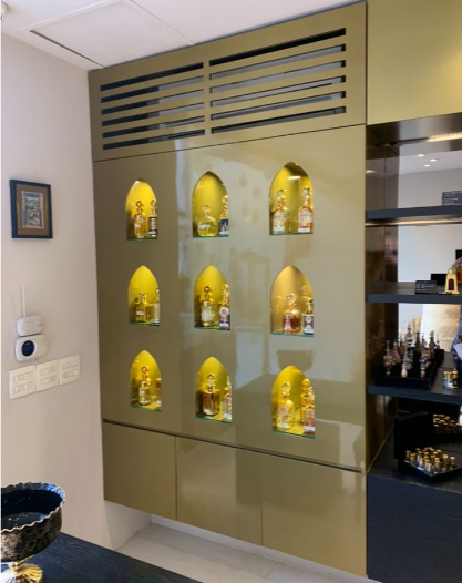 Móvel laqueado para ponto de venda